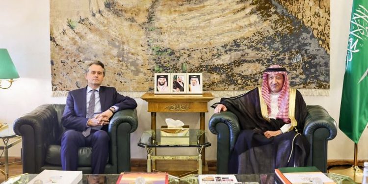 «الخريجي» يستعرض العلاقات الثنائية مع المبعوث الخاص لوزارة الخارجية الألمانية
