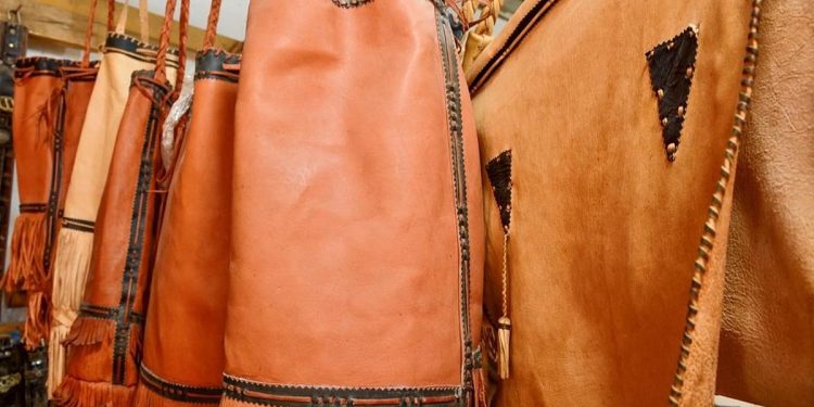 الصناعات الجلدية في نجران.. موروث تراثي أصيل وإتقان حرفي مبدع