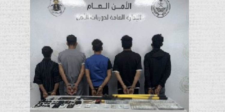 القبض على 5 وافدين سوريين لسرقتهم مركبات واستخدامها في حوادث جنائية