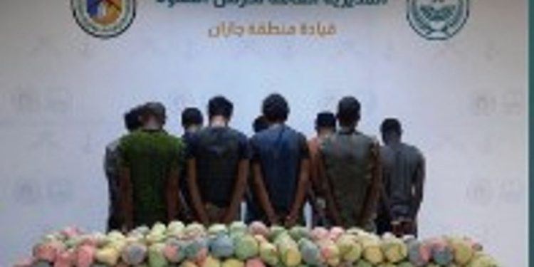 القبض على 9 مخالفين بجازان من الجنسيتين اليمنية والإثيوبية لتهريبهم 198 كيلوجرامًا من القات المخدر