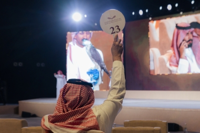 بيع صقرين بـ156 ألفًا بمزاد الصقور