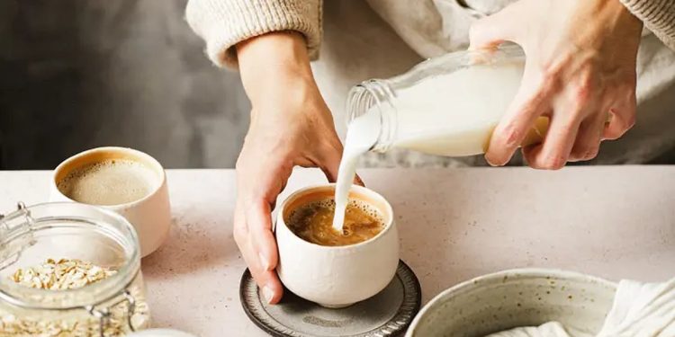 بينها الألبان والنشويات.. أغذية الجمع بينها يُسبب الانتفاخ