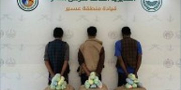 حرس الحدود بعسير يقبض على 3 يمنيين لتهريبهم 60 كيلوجرامًا من القات المخدر