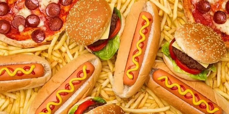 دراسة: الأطعمة السريعة الأكثر ضررا للدماغ