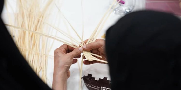 صناعة الخوص في جازان.. حرفةُ الأجداد تُزهر في "سوق حِرفة"