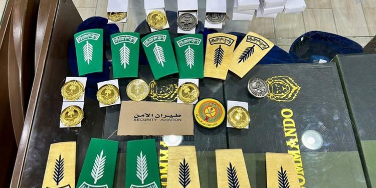 غلق 3 محال مخالفة لنظام بيع وخياطة الملابس العسكرية في الرياض