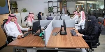 ما عقوبة عدم التزام صاحب العمل بضوابط العمل الليلي؟.. الموارد البشرية توضح