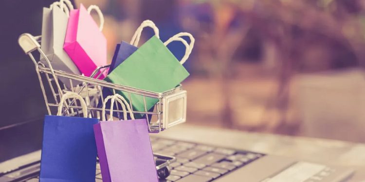 مختصة: الإنفاق على رفاهيات دون اهتمام بالأساسيات يخلق طفلًا لا يبالي بقيمة المال
