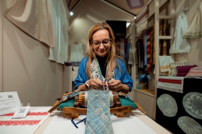 من بودابست للرياض.. رحلة حرفية تحفظ أسرار الدانتيل اليدوي