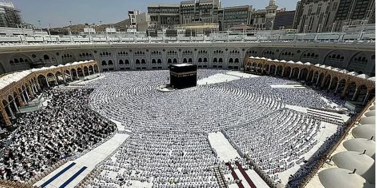 وزارة الحج والعمرة تدعو الراغبين من الدول المشمولة ببرنامج الحج المباشر للتسجيل عبر منصة «نسك حج»
