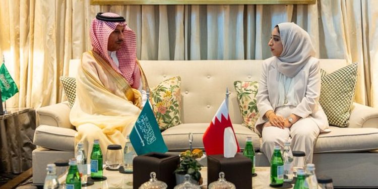وزير السياحة يلتقي ‎نظيرته البحرينية لبحث سبل تطوير التعاون بين المملكتين