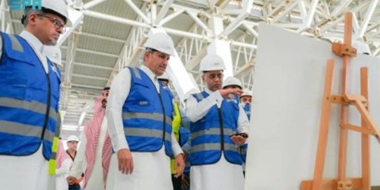 وزير النقل يتفقد مشروع مطار الملك عبدالله الدولي الجديد بجازان