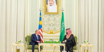 ولي العهد يستقبل ملك ماليزيا ويعقدان جلسة مباحثات رسمية
