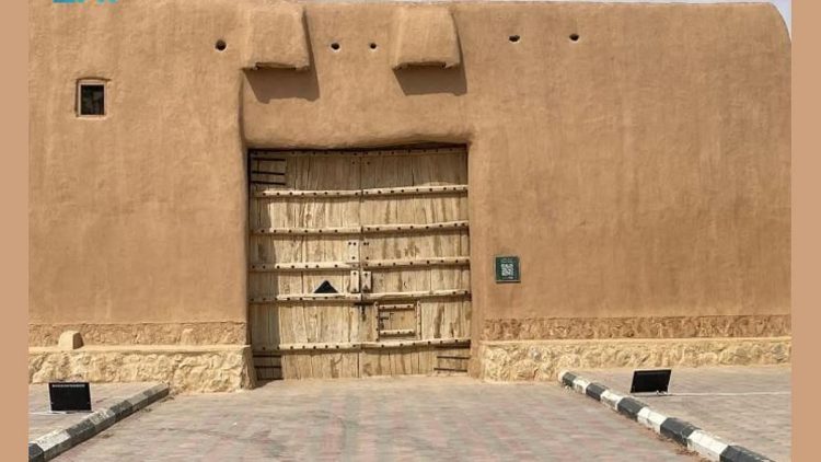 بوابة قصر الملك عبدالعزيز بـ «لينة».. معلم تاريخي شامخ وحضور متجدد في الذاكرة الوطنية
