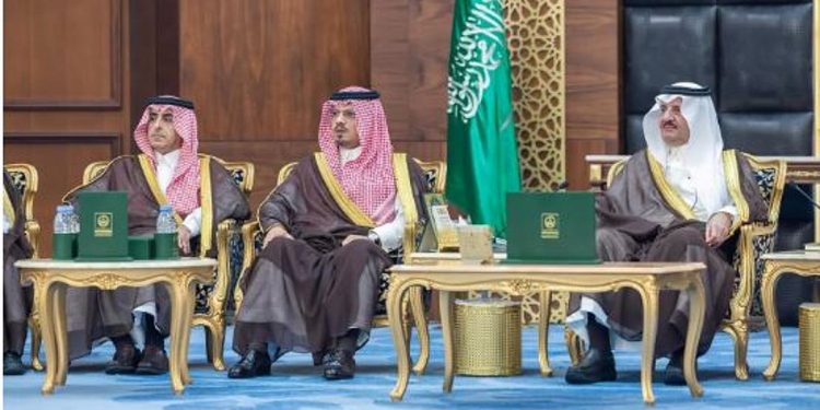 أمير الشرقية يشدد على سرعة إنجاز مشاريع الطرق القائمة حاليًا في المنطقة