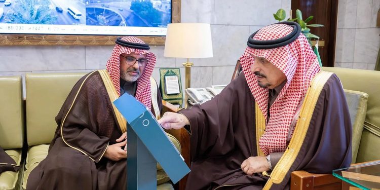 أمير الرياض يدشن كرسي الأمير فيصل بن بندر لتقنيات الذكاء الاصطناعي في المدن الذكية