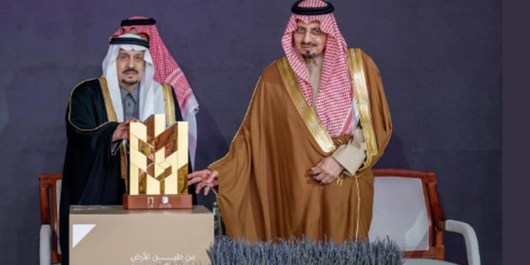 أمير الرياض يكرّم الفائزين بجائزة الملك خالد لعام 2025