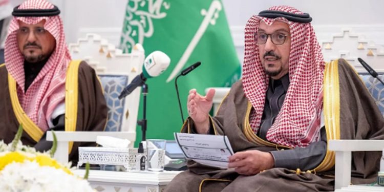 أمير القصيم يطّلع على جهود هيئة التراث بالمنطقة في دعم الحرفيين