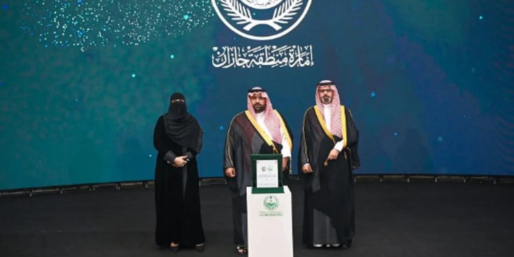 أمير جازان يكرم قطاعات وزارة الداخلية في ملتقى التطوع 2025