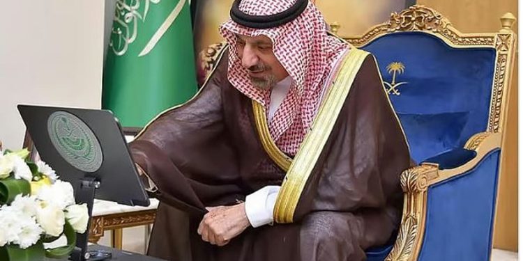 أمير نجران يستعرض مع وزير الاستثمار الفرص الاستثمارية الواعدة بالمنطقة
