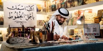 أنامل سعودية ترسم جمال الحرف بـ 'جدة للكتاب'