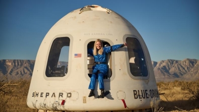 أول رحلة فضائية لشخص يستخدم الكرسي المتحرك