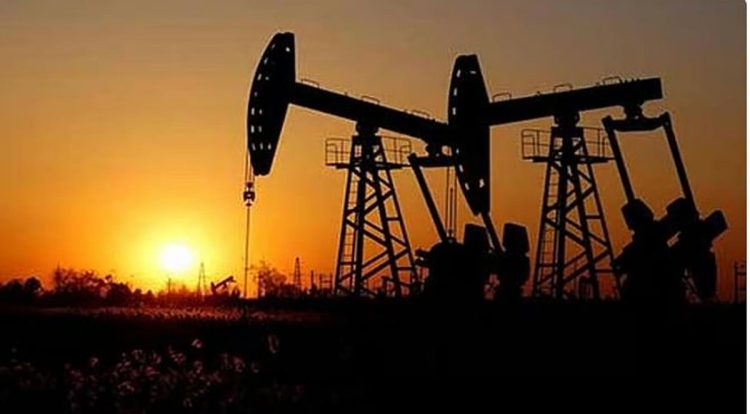 ارتفاع النفط بدعم من النمو الاقتصادي الأمريكي ومخاطر تعطل الإمدادات