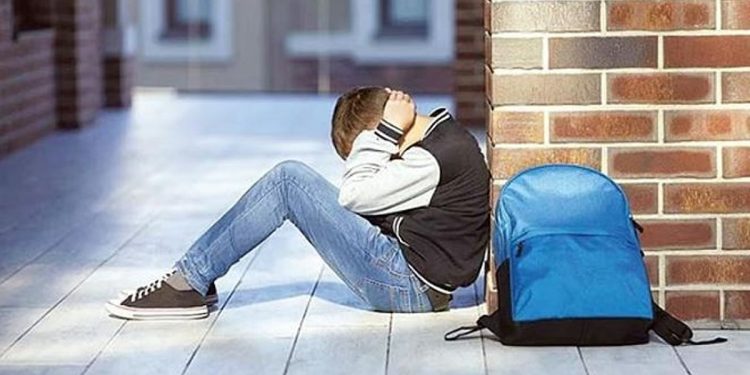 استشاري يوضح كيفية احتواء المراهق دون صدام