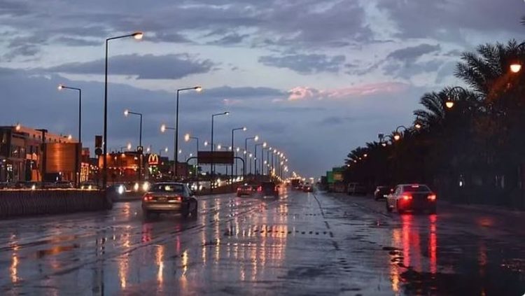 «الأرصاد»: إنذار أحمر بهطول أمطار غزيرة ورياح شديدة على الرياض والشرقية
