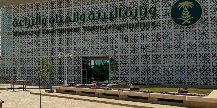 «البيئة» تحذّر: غرامة دخول المركبات إلى المناطق البرية المحمية تصل إلى 2000 ريال