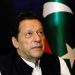 السجن 17 عاماً لرئيس وزراء باكستان السابق عمران خان وزوجته