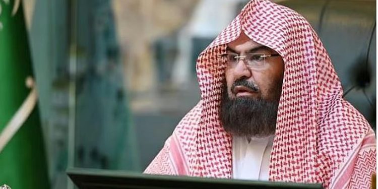 «السديس» يطّلع على منظومة الشاشات التفاعلية لإجابة السائلين بالمسجد النبوي