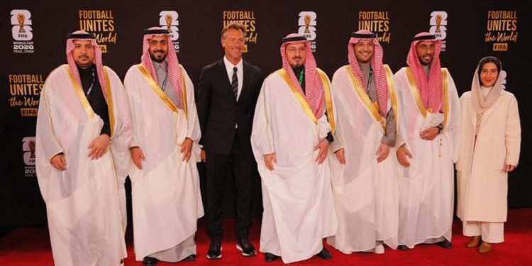 الوفد السعودي على السجادة الحمراء قبيل انطلاق مراسم سحب قرعة كأس العالم 2026