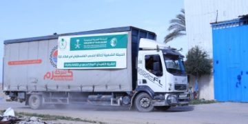 تسليم دفعة جديدة من المساعدات السعودية للفلسطينيين بغزة