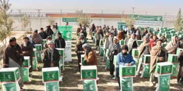 توزيع مساعدات سعودية جديدة في 4 دول