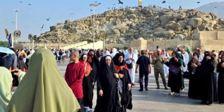 جبل الرحمة متنفس للأهالي ضمن فعاليات شتاء مكة