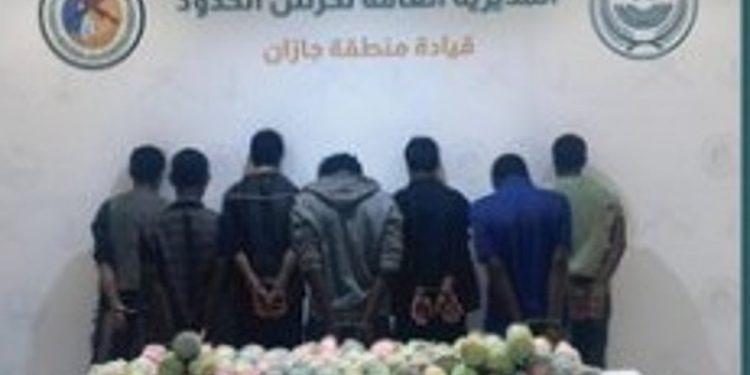 حرس الحدود بجازان يقبض على 7 إثيوبين ويمنيين لتهريبهم 126 كيلوجرامًا من القات