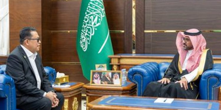 رئيس الجامعة الإسلامية يستقبل رئيس برلمان بانجسامورو الفلبينية لبحث الموضوعات المشتركة