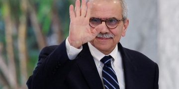 رئيس وزراء لبنان: من تقل ودائعهم عن 100 ألف دولار سيحصلون عليها كاملة