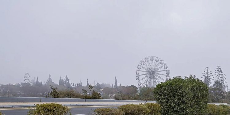 شتاء الباحة.. طبيعة خلابة تتزيّن بالضباب وبرودة الأجواء