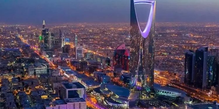 كاتب اقتصادي: التوسع الاستثماري يحقق عائدًا أعلى من تكلفة التمويل