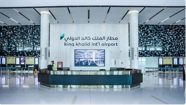 مطار الملك خالد الدولي يعلن عودة العمليات التشغيلية إلى وضعها الطبيعي بشكل كامل