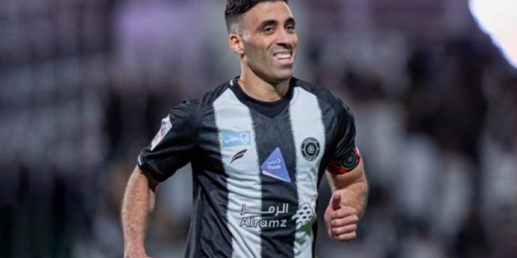 ناقد رياضي يرفض رحيل عبد الرزاق حمد الله عن الشباب: لاعب يصنع الفارق