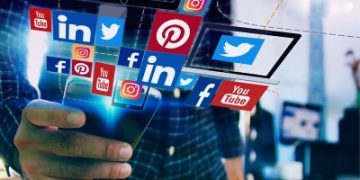 واشنطن تطالب السياح بكشف نشاطهم بمواقع التواصل