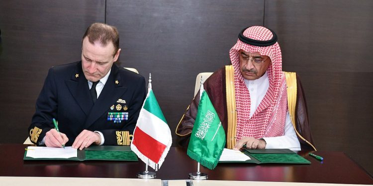 وزارة الدفاع توقع نظيرتها الإيطالية الترتيبات التنفيذية للتعاون بتقنيات الفضاء للدفاع