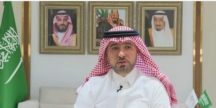 وزير البلديات والإسكان يزور الحدود الشمالية ويدشّن مشاريع بـ400 مليون ريال