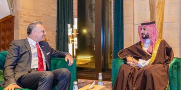 وزير الدفاع يبحث العلاقات الثنائية مع كبير مستشاري الرئيس الأمريكي