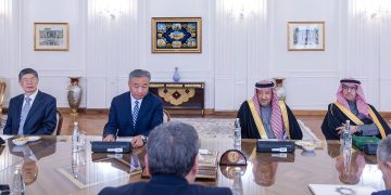  وزير خارجية إيران يستقبل رؤساء وفود اللجنة الثلاثية المشتركة لمتابعة اتفاق بكين