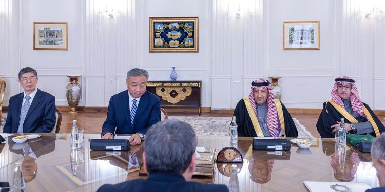  وزير خارجية إيران يستقبل رؤساء وفود اللجنة الثلاثية المشتركة لمتابعة اتفاق بكين