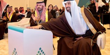 وزير الموارد البشرية يدشن مبادرة الإرشاد المهني الشامل